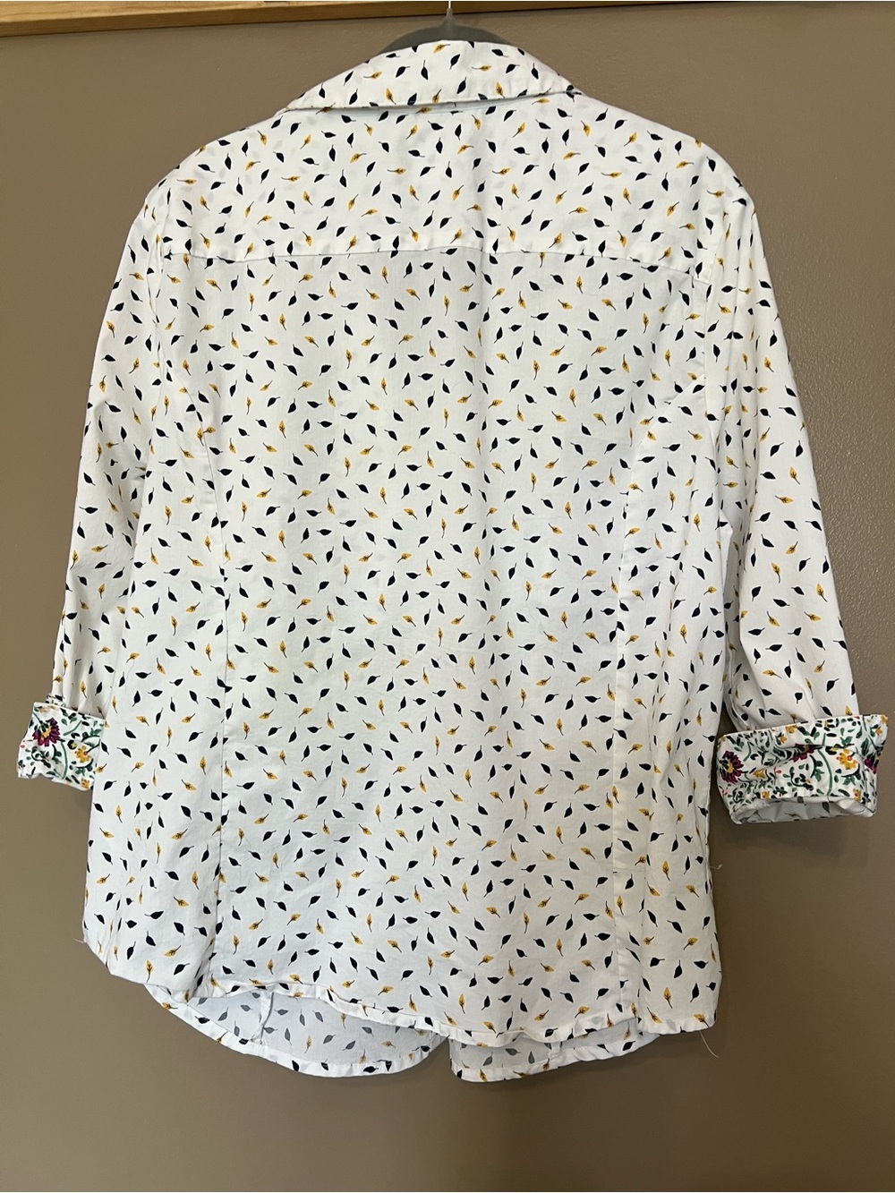 Basic Editions White Button-Down Shirt with Navy & Mustard Leaf Print - Picture 4 of 5